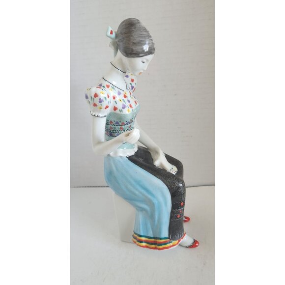 Vintage Zsolnay Hungary Hand-Painted Porcelain Figurine Of Woman In Traditional - Picture 4 of 6
